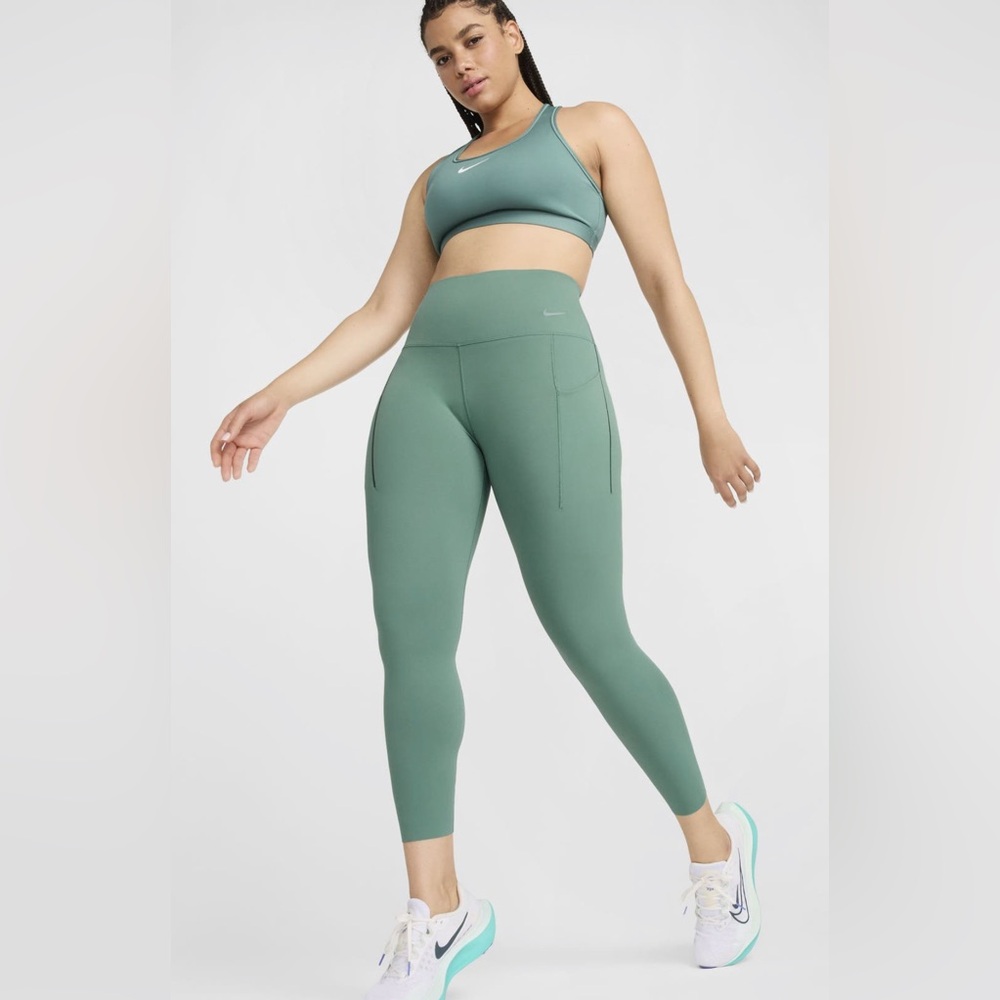 NWT Nike Universa InfinaSmooth 7/8 leggings in Size Small